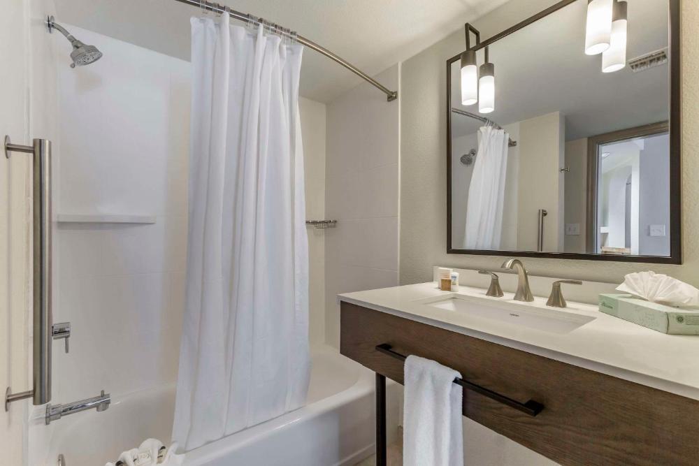 Standard Suite with Two Double Beds interior